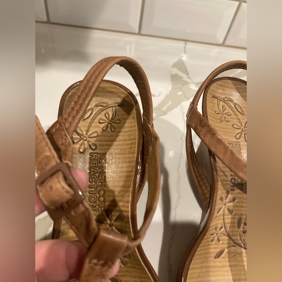 Women Kenneth Cole reaction brown tan wedge leather sandal shoe heel cork 7.5 - Picture 16 of 16
